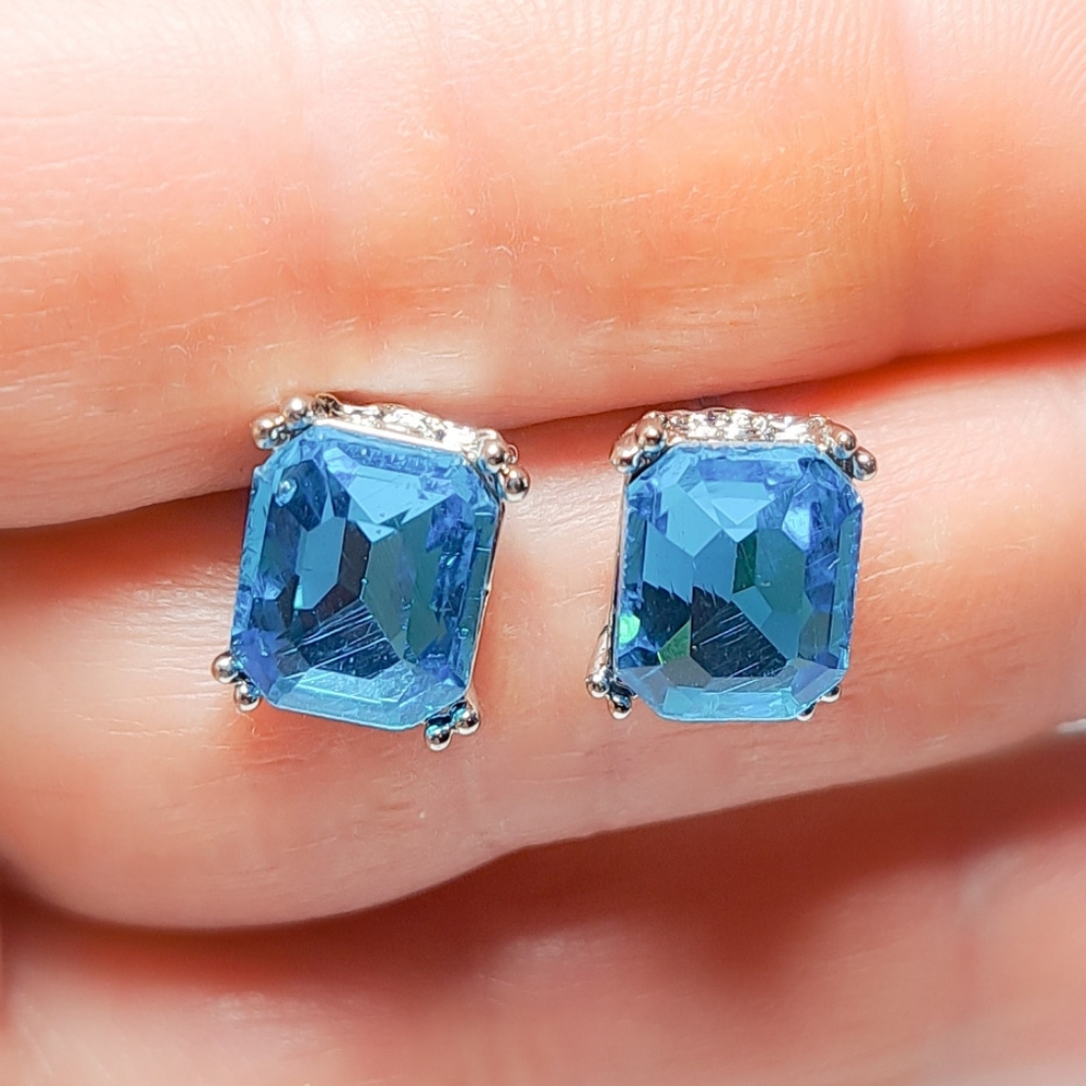 🎀925 Baguette Topaz Studs - Picture 5 of 5